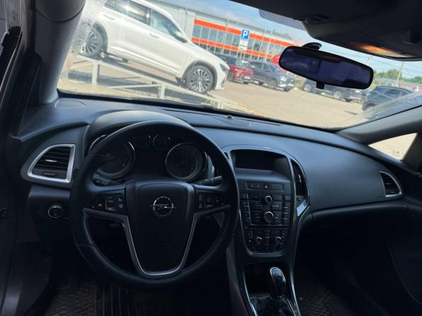Opel Astra J Рестайлинг с пробегом 2013 года, цена 700 000 рублей, 207765 км, седан, Автокод Объявления