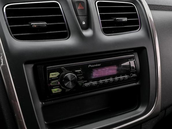 Renault Logan II с пробегом 2015 года, цена 629 000 рублей, 132944 км, седан, Автокод Объявления