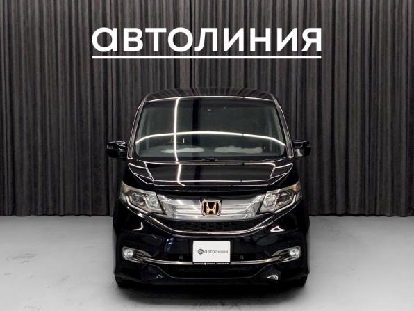 Honda Stepwgn V с пробегом 2016 года, цена 1 989 000 рублей, 105000 км, минивэн, Автокод Объявления