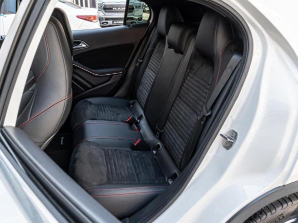 Mercedes-Benz GLA I (X156) Рестайлинг с пробегом 2018 года, цена 2 650 000 рублей, 80490 км, внедорожник, Автокод Объявления