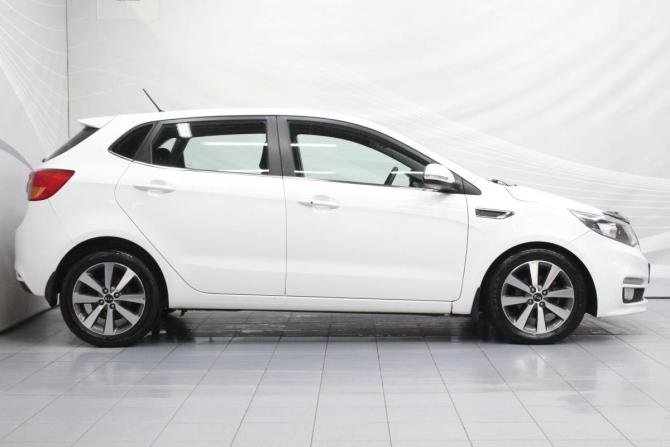 Kia Rio III Рестайлинг с пробегом 2016 года, цена 879 000 рублей, 302062 км, хэтчбек, Автокод Объявления