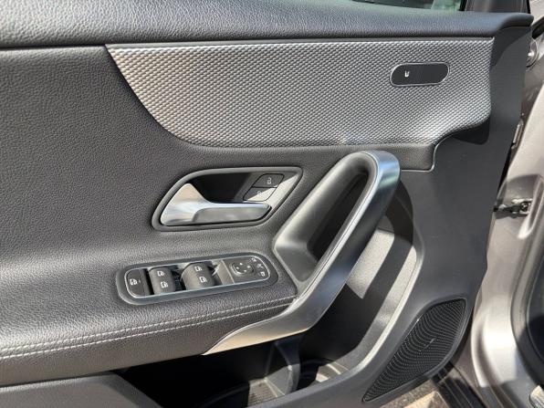 Mercedes-Benz A-Класс IV (W177) с пробегом 2018 года, цена 1 795 000 рублей, 170000 км, хэтчбек, Автокод Объявления