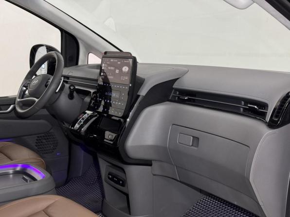 Hyundai Staria I с пробегом 2024 года, цена 6 720 000 рублей, 68813 км, минивэн, Автокод Объявления