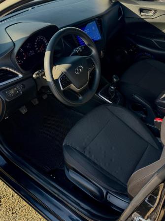 Hyundai Solaris II с пробегом 2018 года, цена 990 000 рублей, 197842 км, седан, Автокод Объявления