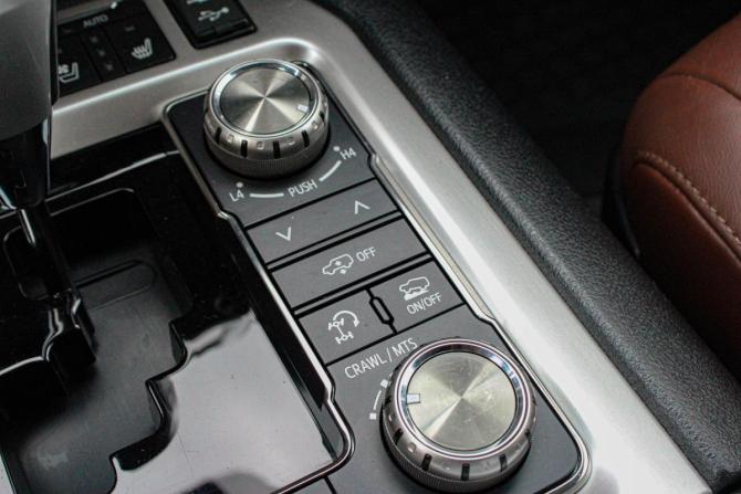 Toyota Land Cruiser 200 Series Рестайлинг 2 с пробегом 2017 года, цена 6 099 000 рублей, 134494 км, внедорожник, Автокод Объявления