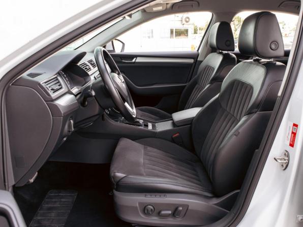 Skoda Superb III с пробегом 2019 года, цена 1 825 000 рублей, 84000 км, лифтбек, Автокод Объявления
