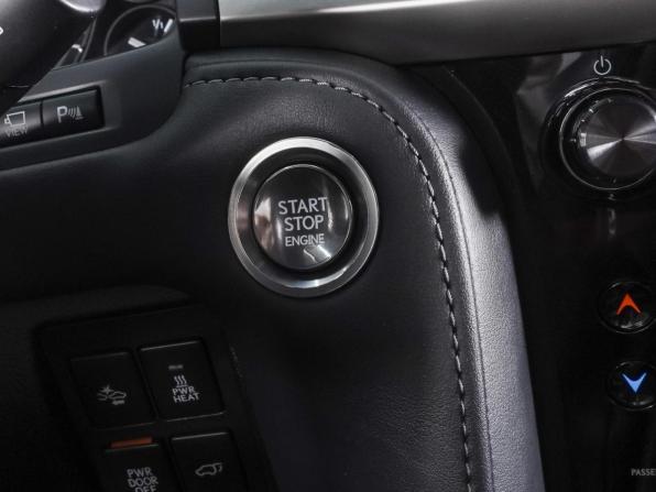Lexus LX III Рестайлинг 2 с пробегом 2019 года, цена 9 750 000 рублей, 144862 км, внедорожник, Автокод Объявления