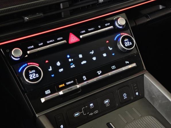 Hyundai Santa Fe V (MX5) с пробегом 2024 года, цена 4 900 000 рублей, 48000 км, внедорожник, Автокод Объявления