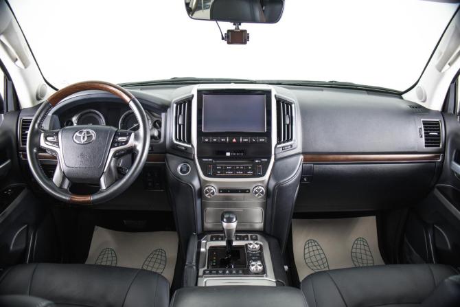 Toyota Land Cruiser 200 Series Рестайлинг 2 с пробегом 2017 года, цена 7 300 000 рублей, 117526 км, внедорожник, Автокод Объявления
