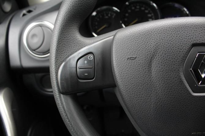 Renault Sandero II с пробегом 2015 года, цена 825 000 рублей, 142860 км, хэтчбек, Автокод Объявления