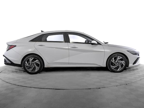 Hyundai Elantra VII (CN7) Рестайлинг с пробегом 2023 года, цена 2 049 000 рублей, 40500 км, седан, Автокод Объявления