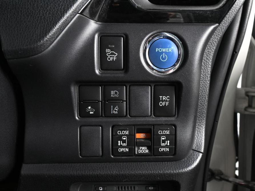 Toyota Noah III (R80) Рестайлинг Ростов-на-Дону  - изображение 18