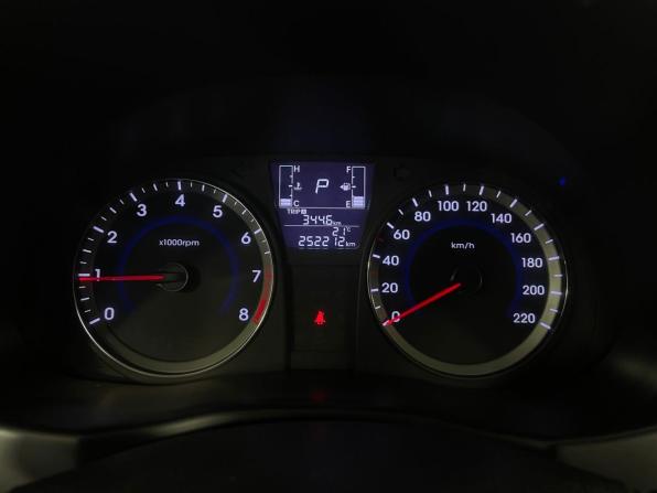 Hyundai Solaris I Рестайлинг с пробегом 2015 года, цена 899 000 рублей, 252209 км, седан, Автокод Объявления