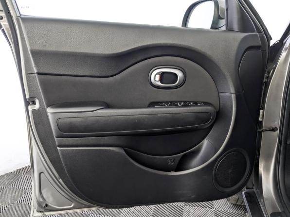 Kia Soul II Рестайлинг с пробегом 2017 года, цена 1 450 000 рублей, 95008 км, хэтчбек, Автокод Объявления