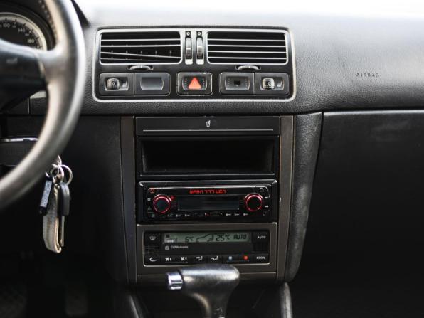 Volkswagen Bora I с пробегом 2000 года, цена 350 000 рублей, 288634 км, универсал, Автокод Объявления