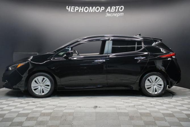 Nissan Leaf II (ZE1) с пробегом 2023 года, цена 2 570 000 рублей, 32000 км, хэтчбек, Автокод Объявления