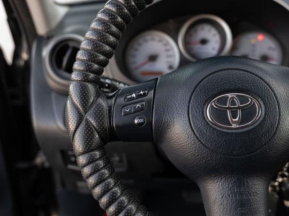 Toyota RAV4 II (XA20) Рестайлинг с пробегом 2004 года, цена 880 000 рублей, 209854 км, внедорожник, Автокод Объявления