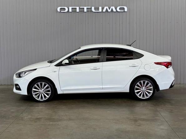 Hyundai Solaris II с пробегом 2018 года, цена 1 297 000 рублей, 101656 км, седан, Автокод Объявления
