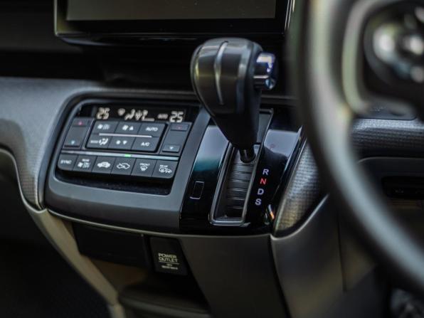 Honda Stepwgn V с пробегом 2015 года, цена 1 510 000 рублей, 193413 км, минивэн, Автокод Объявления