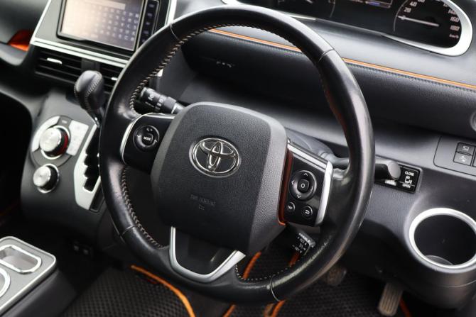 Toyota Sienta II Рестайлинг с пробегом 2020 года, цена 1 369 000 рублей, 94000 км, минивэн, Автокод Объявления