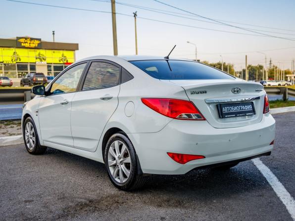 Hyundai Solaris I Рестайлинг с пробегом 2015 года, цена 1 048 000 рублей, 147300 км, седан, Автокод Объявления