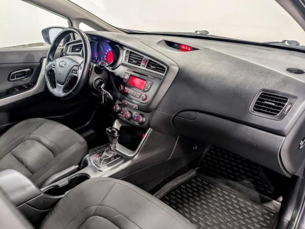 Kia Ceed II Рестайлинг с пробегом 2017 года, цена 1 400 000 рублей, 101000 км, универсал, Автокод Объявления
