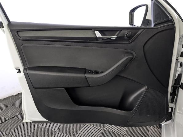Skoda Rapid II с пробегом 2021 года, цена 1 410 000 рублей, 111521 км, лифтбек, Автокод Объявления