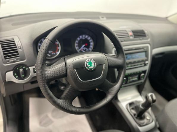 Skoda Octavia II (A5) Рестайлинг с пробегом 2011 года, цена 658 000 рублей, 254000 км, лифтбек, Автокод Объявления