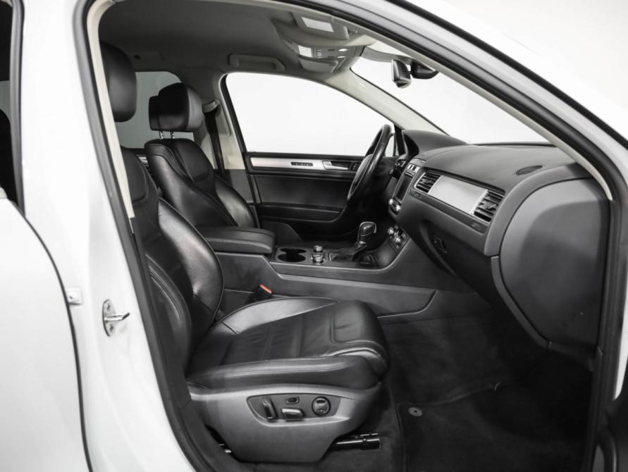 Volkswagen Touareg II Рестайлинг Санкт-Петербург  - изображение 24