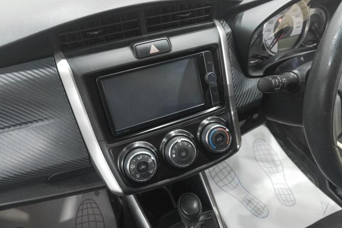 Toyota Corolla XI (E160 E170 E180) с пробегом 2013 года, цена 1 269 000 рублей, 75000 км, универсал, Автокод Объявления
