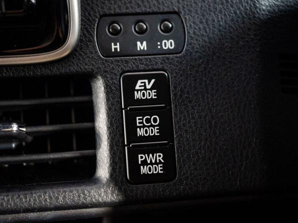 Toyota Esquire I Рестайлинг с пробегом 2017 года, цена 2 200 000 рублей, 207366 км, минивэн, Автокод Объявления