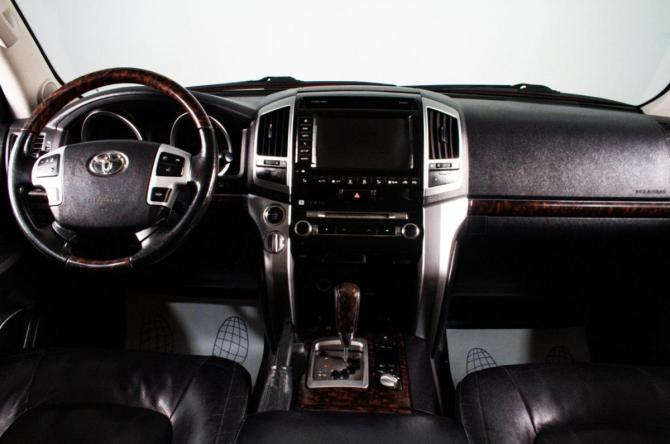 Toyota Land Cruiser 200 Series Рестайлинг 1 с пробегом 2012 года, цена 3 299 000 рублей, 253852 км, внедорожник, Автокод Объявления