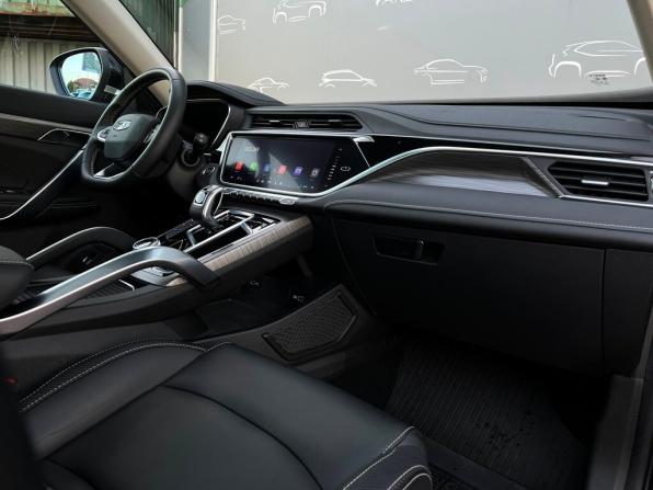 Geely Atlas Pro с пробегом 2024 года, цена 2 315 400 рублей, 26961 км, внедорожник, Автокод Объявления