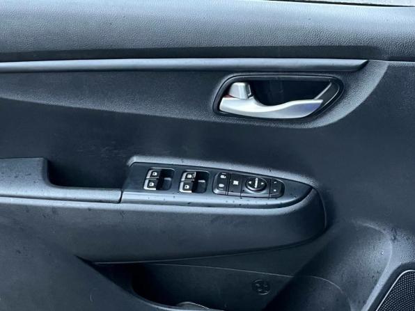 Kia Rio IV с пробегом 2018 года, цена 1 269 000 рублей, 132076 км, хэтчбек, Автокод Объявления