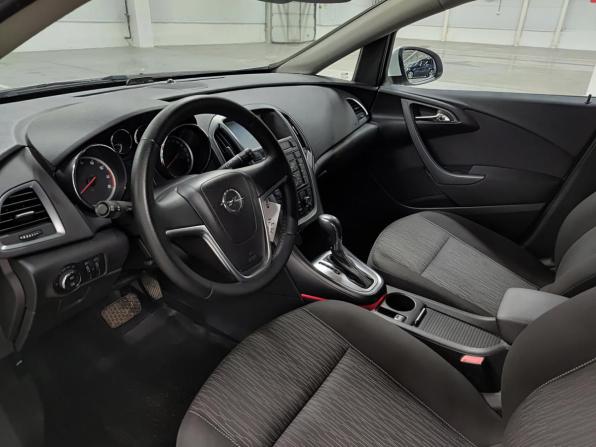Opel Astra J Рестайлинг с пробегом 2012 года, цена 900 000 рублей, 129425 км, хэтчбек, Автокод Объявления