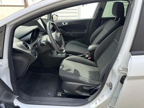 Ford Fiesta Mk6 Рестайлинг с пробегом 2018 года, цена 960 000 рублей, 90700 км, хэтчбек, Автокод Объявления