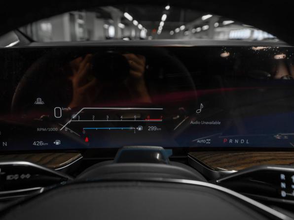 Cadillac Escalade V Рестайлинг с пробегом 2025 года, цена 20 700 000 рублей, 400 км, внедорожник, Автокод Объявления