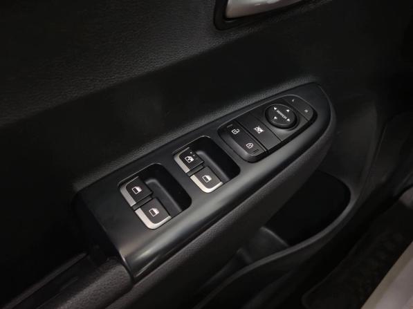 Kia Rio IV Рестайлинг с пробегом 2021 года, цена 1 625 000 рублей, 85727 км, седан, Автокод Объявления