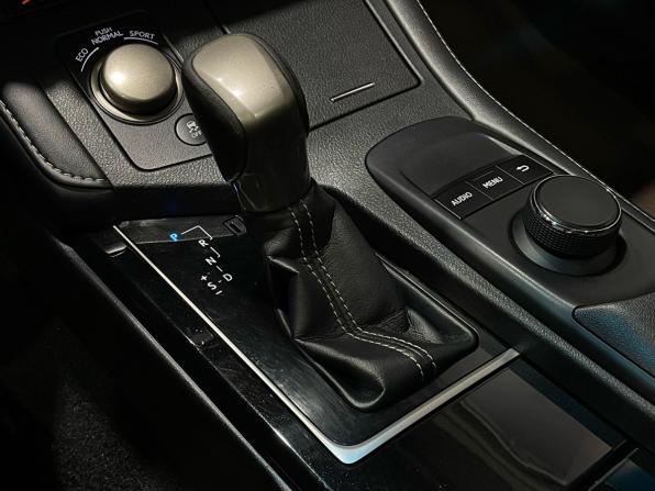 Lexus ES VI Рестайлинг с пробегом 2017 года, цена 2 399 000 рублей, 81375 км, седан, Автокод Объявления