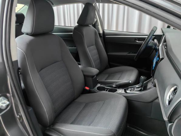 Toyota Corolla XI (E160 E170 E180) Рестайлинг 1 с пробегом 2018 года, цена 1 585 000 рублей, 198000 км, седан, Автокод Объявления