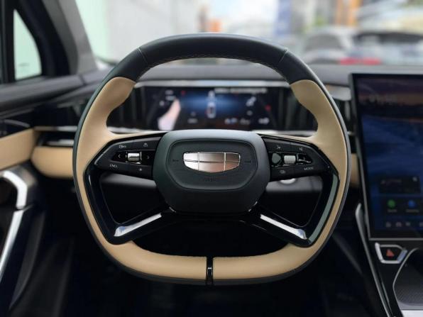 Geely Boyue L I с пробегом 2023 года, цена 2 469 000 рублей, 51000 км, внедорожник, Автокод Объявления