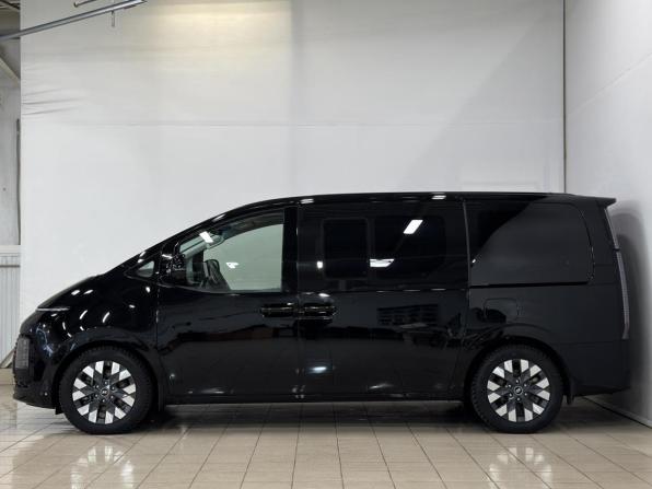 Hyundai Staria I с пробегом 2024 года, цена 6 720 000 рублей, 68813 км, минивэн, Автокод Объявления