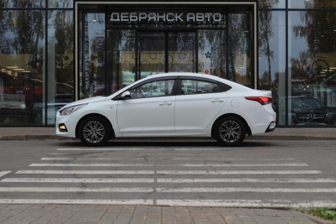 Hyundai Solaris II с пробегом 2018 года, цена 880 000 рублей, 201352 км, седан, Автокод Объявления