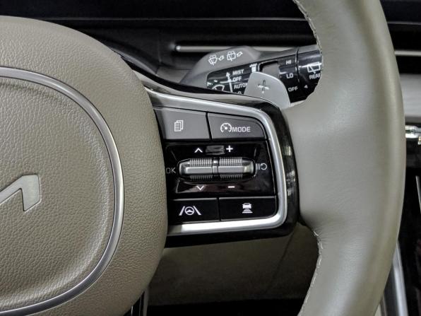 Kia Carnival IV с пробегом 2023 года, цена 4 850 000 рублей, 31601 км, минивэн, Автокод Объявления