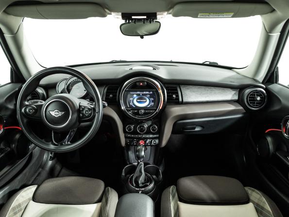 Mini Hatch III (F55/F56) с пробегом 2015 года, цена 1 790 000 рублей, 41090 км, хэтчбек, Автокод Объявления