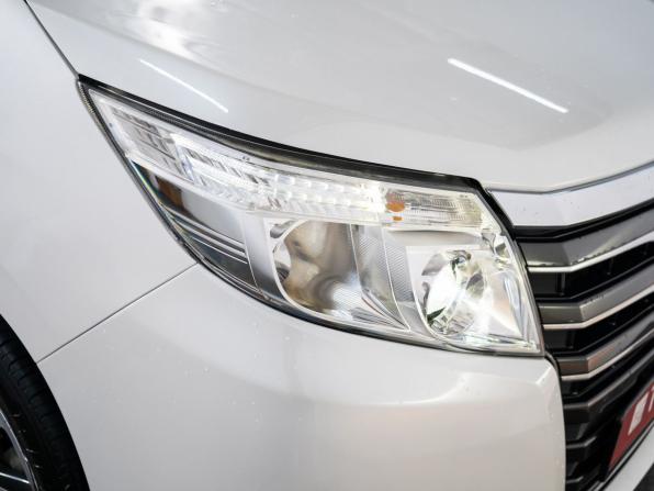 Toyota Noah III (R80) с пробегом 2014 года, цена 1 820 000 рублей, 196347 км, минивэн, Автокод Объявления