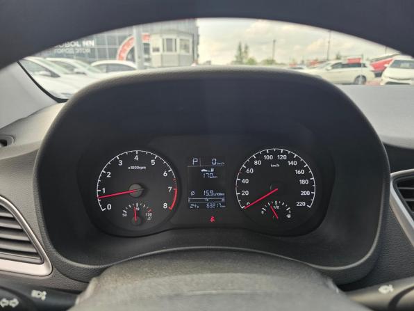 Hyundai Solaris II с пробегом 2017 года, цена 1 297 000 рублей, 63216 км, седан, Автокод Объявления