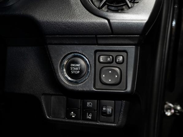 Toyota Corolla XI (E160 E170 E180) Рестайлинг 1 с пробегом 2017 года, цена 1 415 000 рублей, 159500 км, универсал, Автокод Объявления