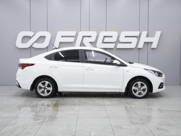 Hyundai Solaris II с пробегом 2017 года, цена 1 470 000 рублей, 114588 км, седан, Автокод Объявления