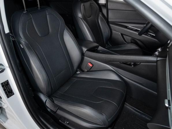 Hyundai Elantra VII (CN7) Рестайлинг с пробегом 2023 года, цена 2 248 000 рублей, 24205 км, седан, Автокод Объявления
